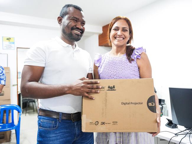 Alcaldía de Cartagena entrega 88 proyectores de video a 71 sedes educativas