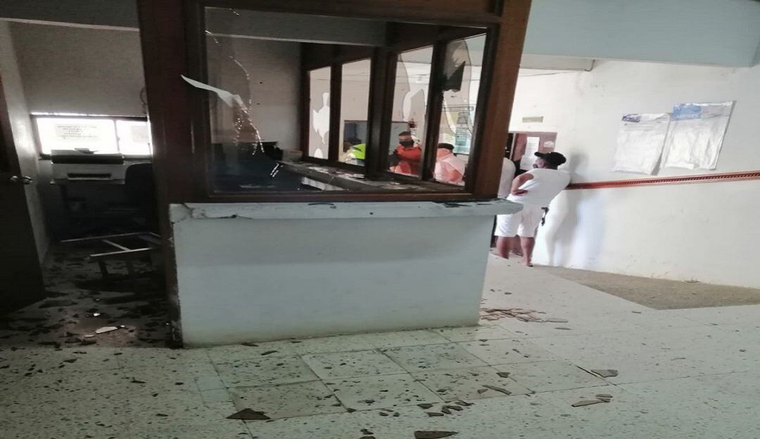 Destrozos en el hospital de Piojó.