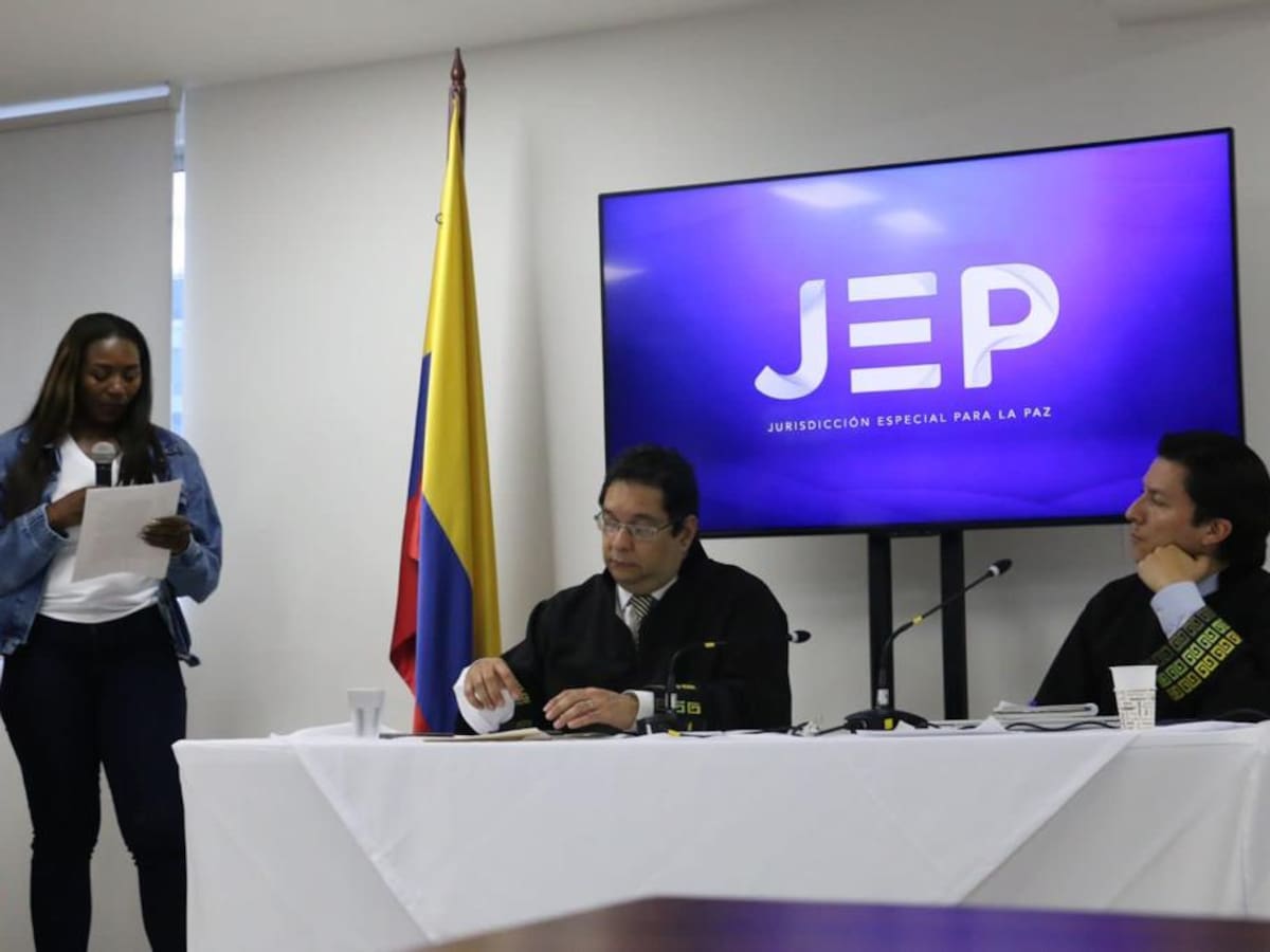 Dos altos oficiales retirados devolvieron medallas por falsos positivos en el Valle