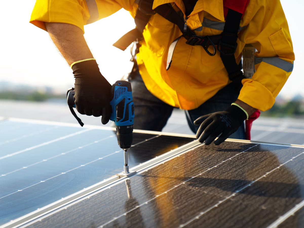 MinMinas dota con paneles solares a Centros de Salud de Santa Marta, un paso a la energía sostenible