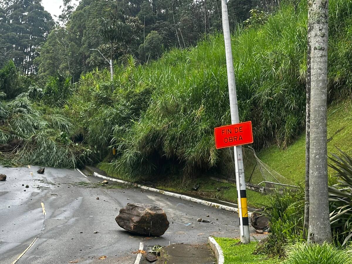 Se amplía la evacuación a 14 inmuebles en la Loma de Los Balsos por el deslizamiento de tierra