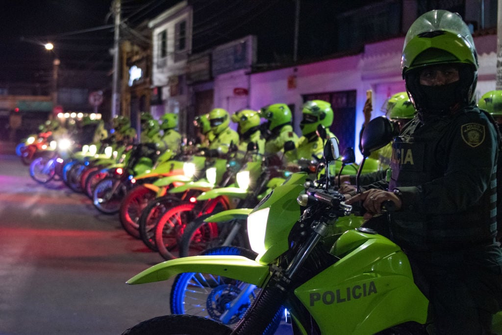 Investigan robo en Bogotá por parte de hombres que portaban prendas de la Policía