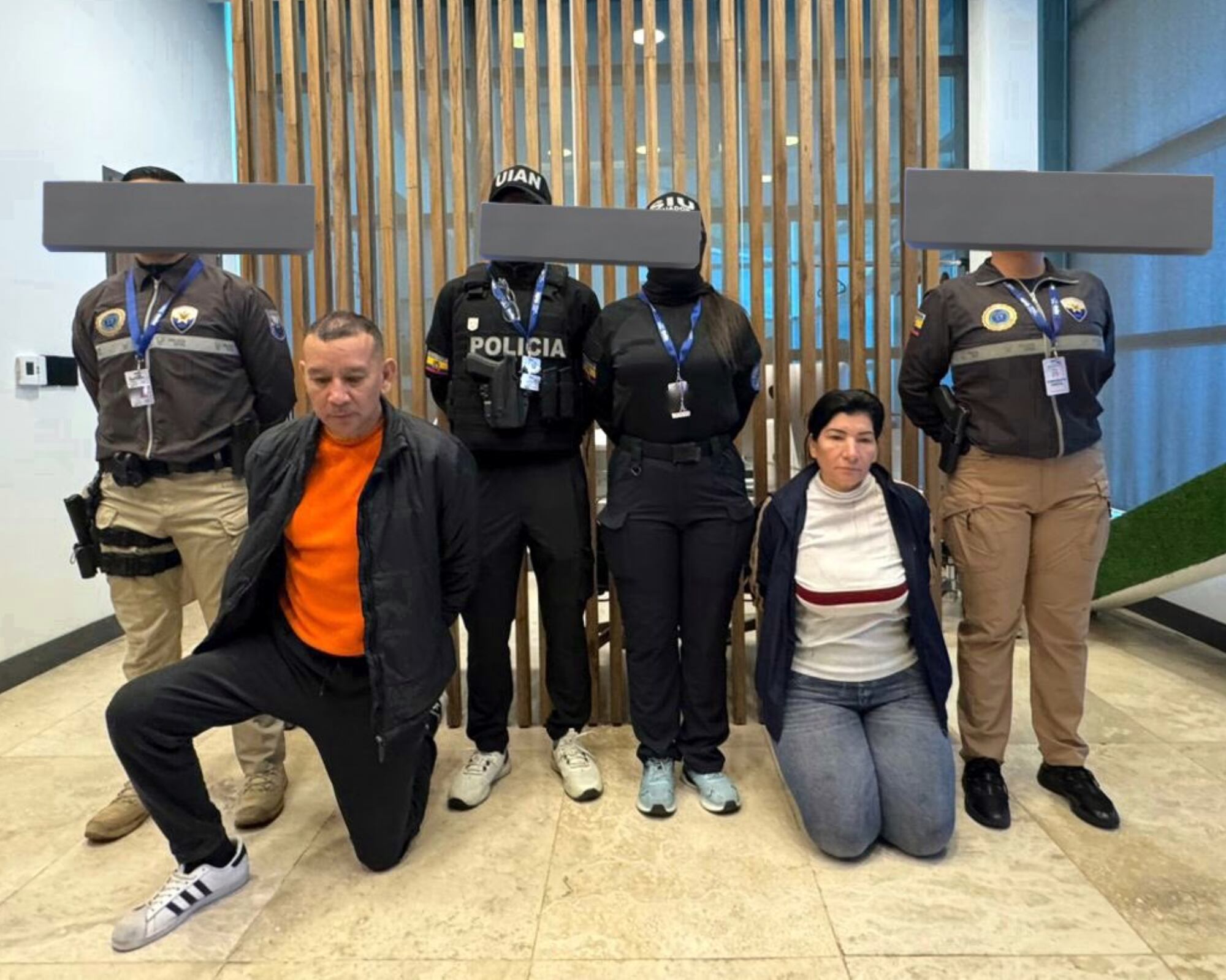 La Policía Nacional de Ecuador entregó a Estados Unidos a Omar Auseno B., alias ‘Llanero’ y Nirama Ch.G. alias ‘Nirama’, dos de los más grandes narcotraficantes colombo-ecuatorianos que operaban en el país.
(Foto: Cortesía Policía Nacional Ecuador )