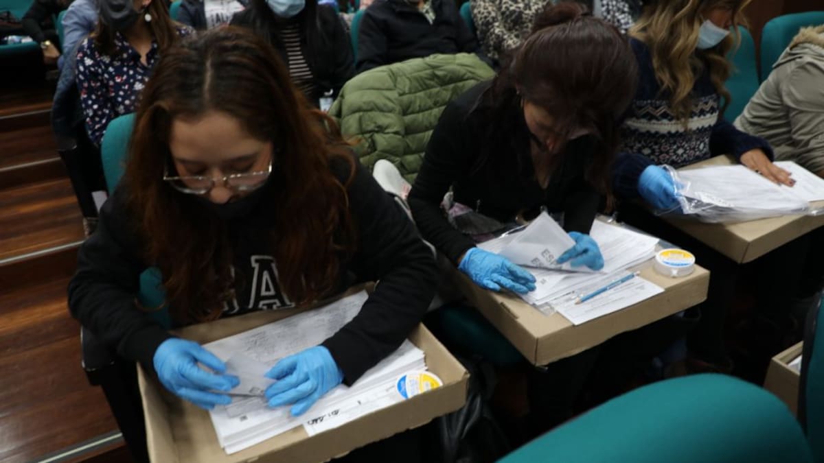 11 aspirantes a la Presidencia entregaron las firmas para su candidatura