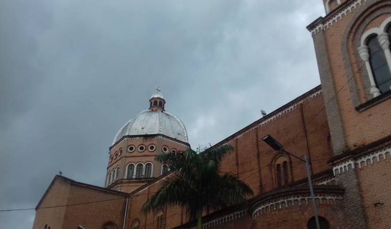 Desde las 5:20AM hasta las 9:00AM Toda la información local en Caracol Radio