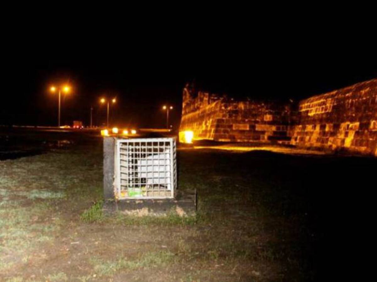 Otra vez roban parte del sistema de iluminación de las murallas