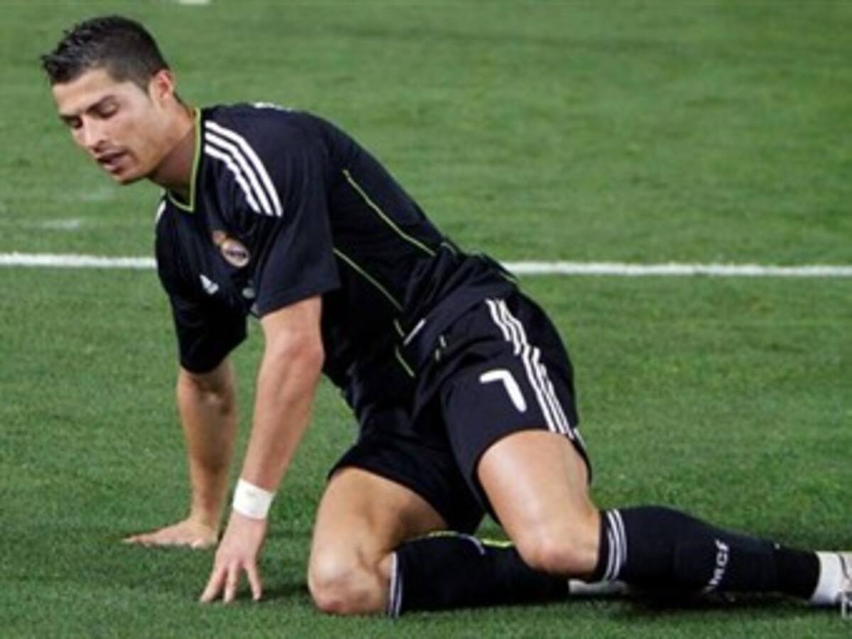Real Madrid empató con Almeria y dejó vía libre al Barcelona