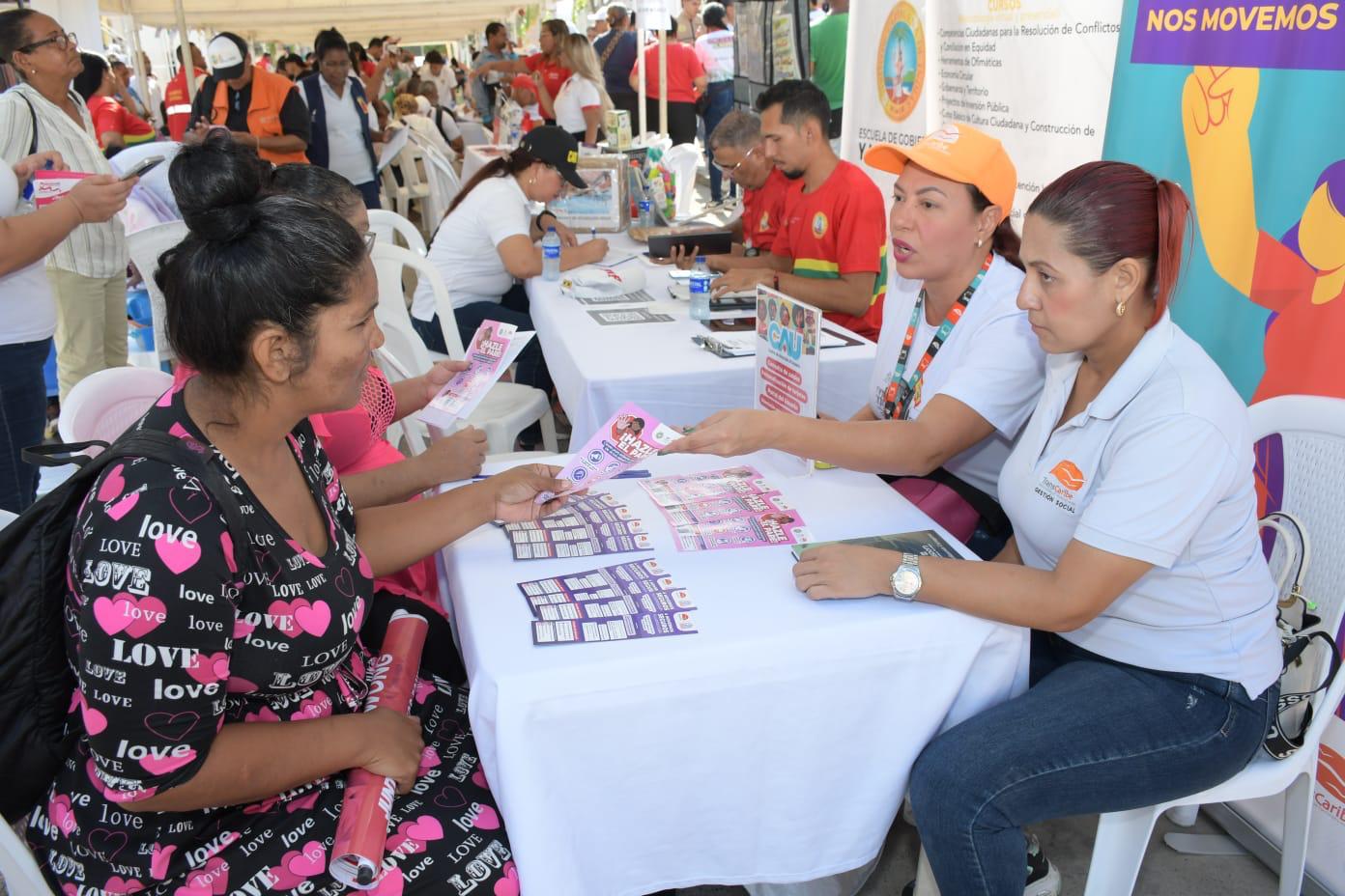 Primera jornada del año de Gobierno al Barrio llevó soluciones a 916 personas en San Francisco