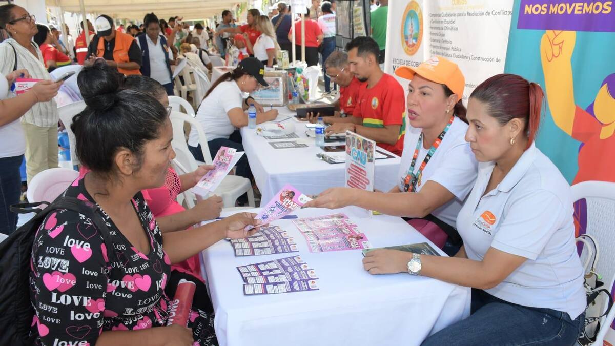 Primera jornada del año de Gobierno al Barrio llevó soluciones a 916 personas en San Francisco