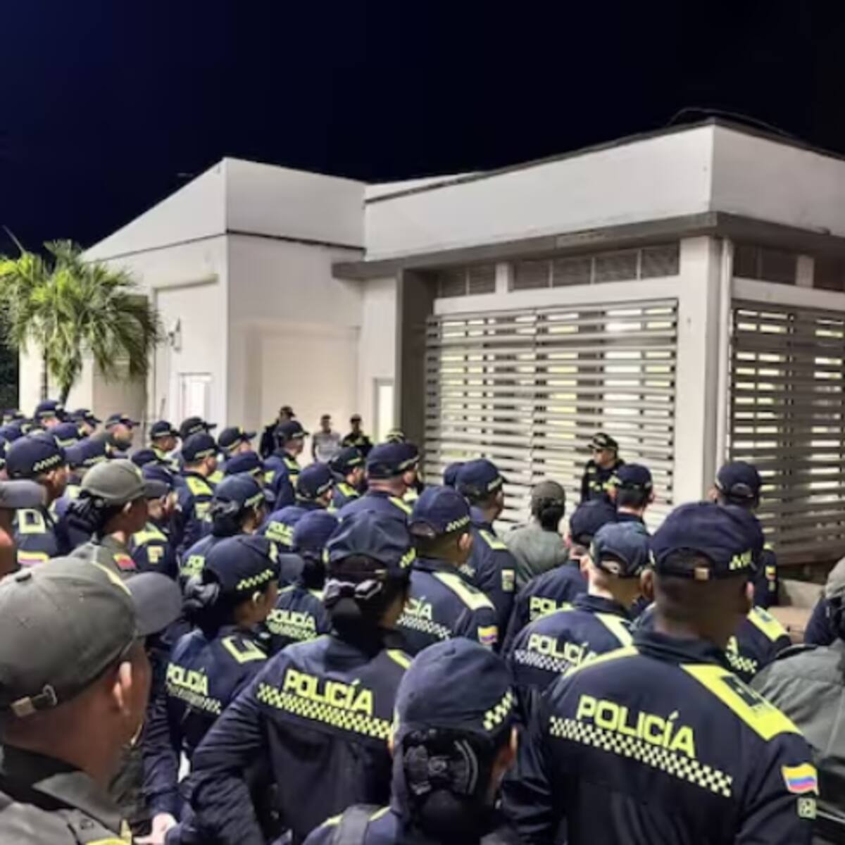 Cuatro policías heridos y dos capturados tras protestas al cierre de la jornada electoral