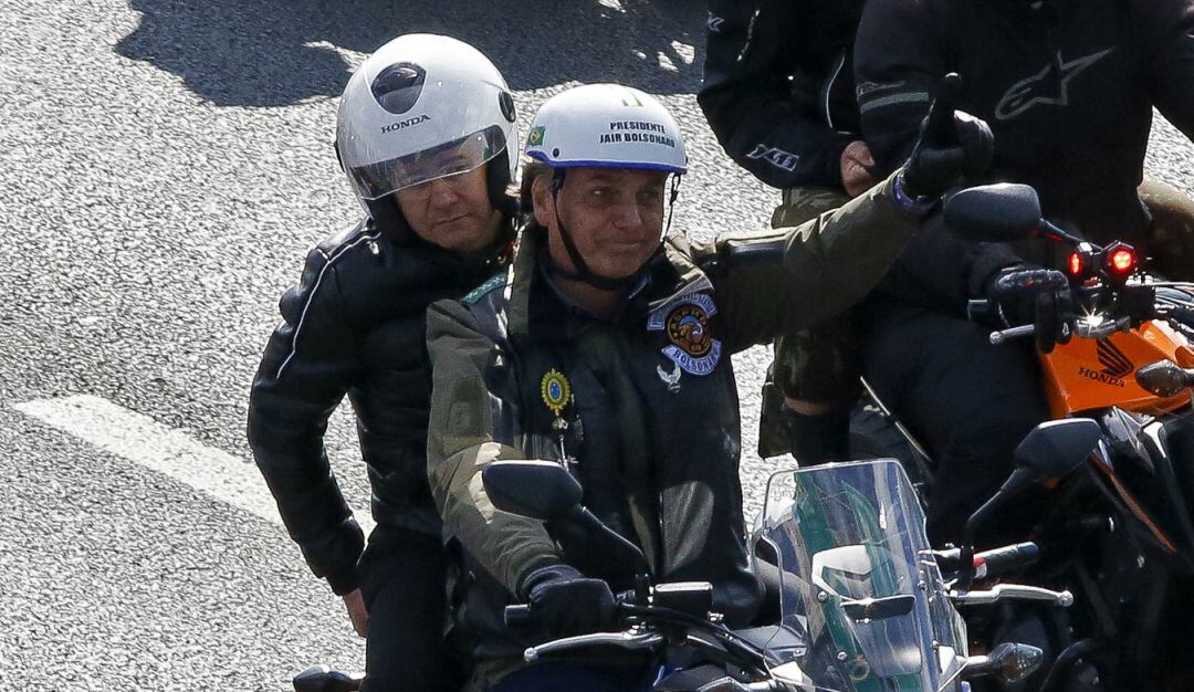 El mandatario brasileño deberá pagar la multa en Sao Paulo por promover aglomeraciones y no utiilizar tapabocas.