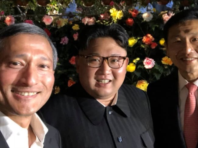 El selfie de Kim durante su paseo nocturno por Singapur