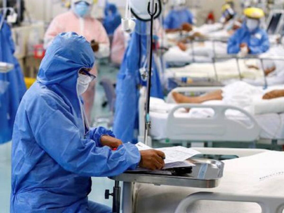 Médicos no descartan nuevas restricciones por ocupación de las UCI