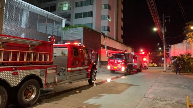Dos móviles de Bomberos llegaron al lugar de la emergencia.