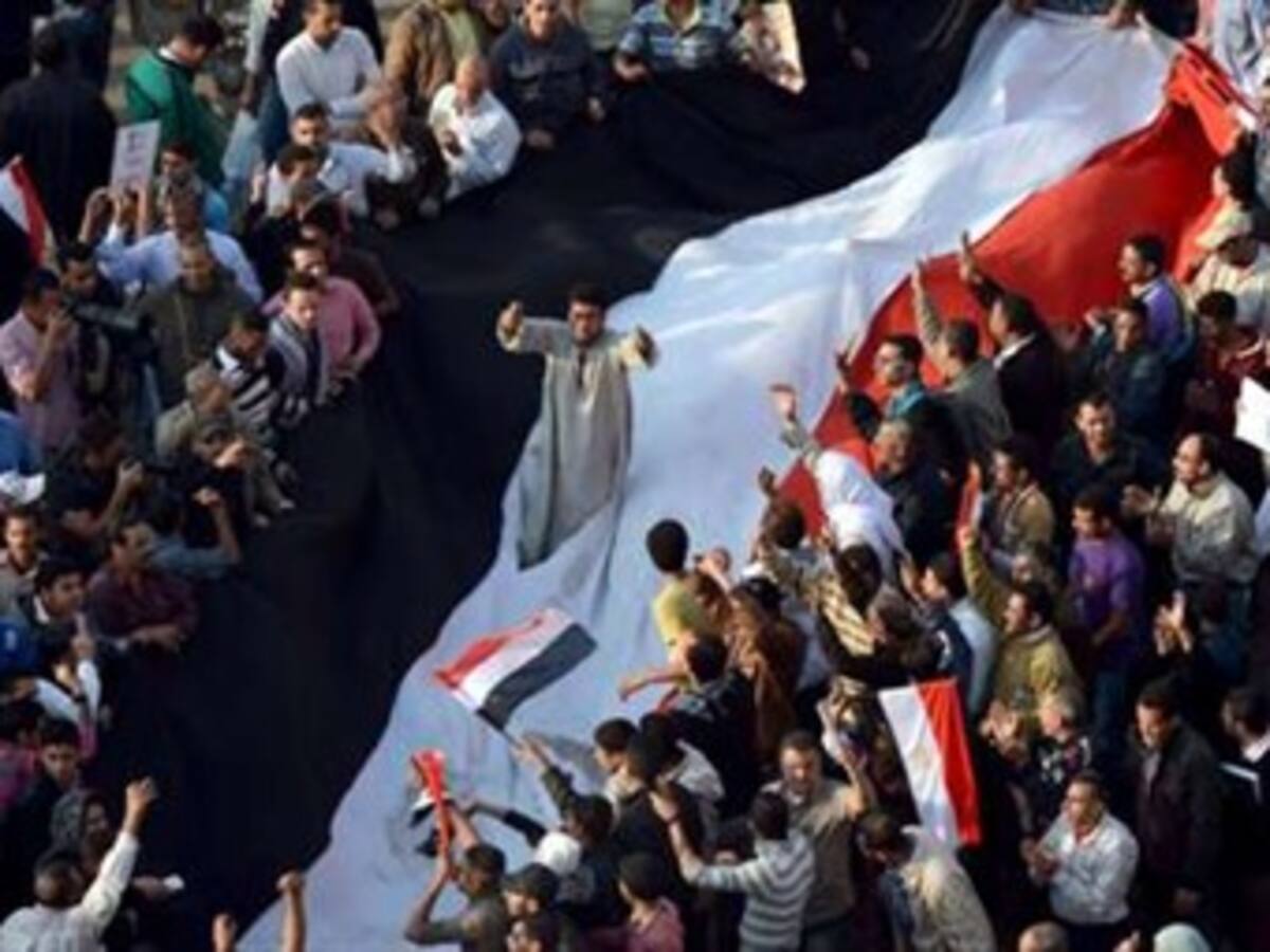 Presidente Egipcio abandona Palacio de gobierno tras violentas protestas en su contra