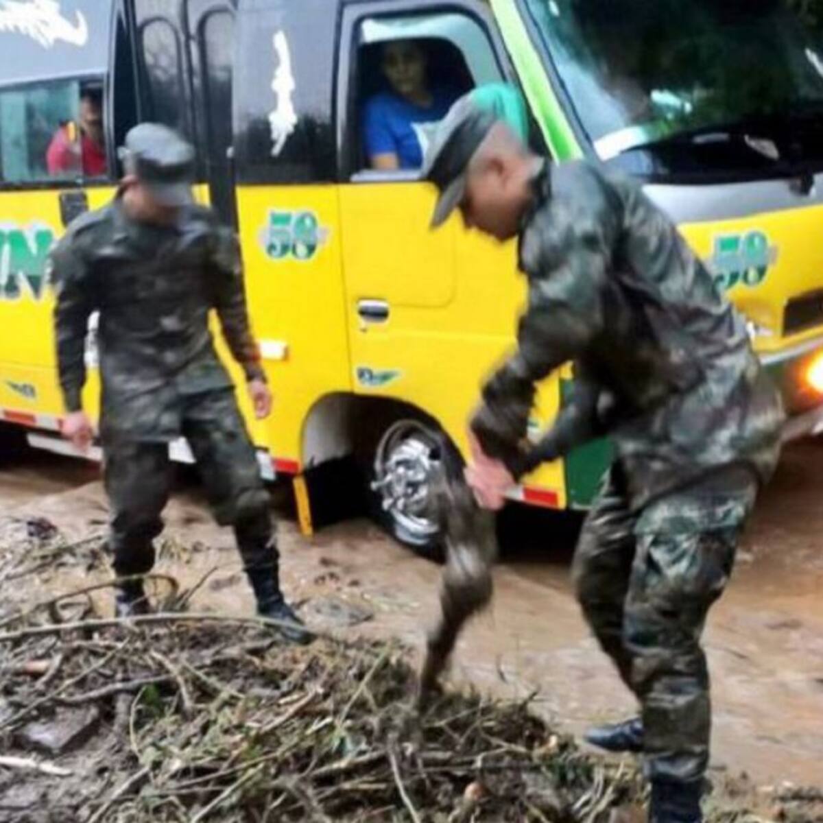 14 derrumbes se han registrado por las fuertes lluvias en Génova, Quindío
