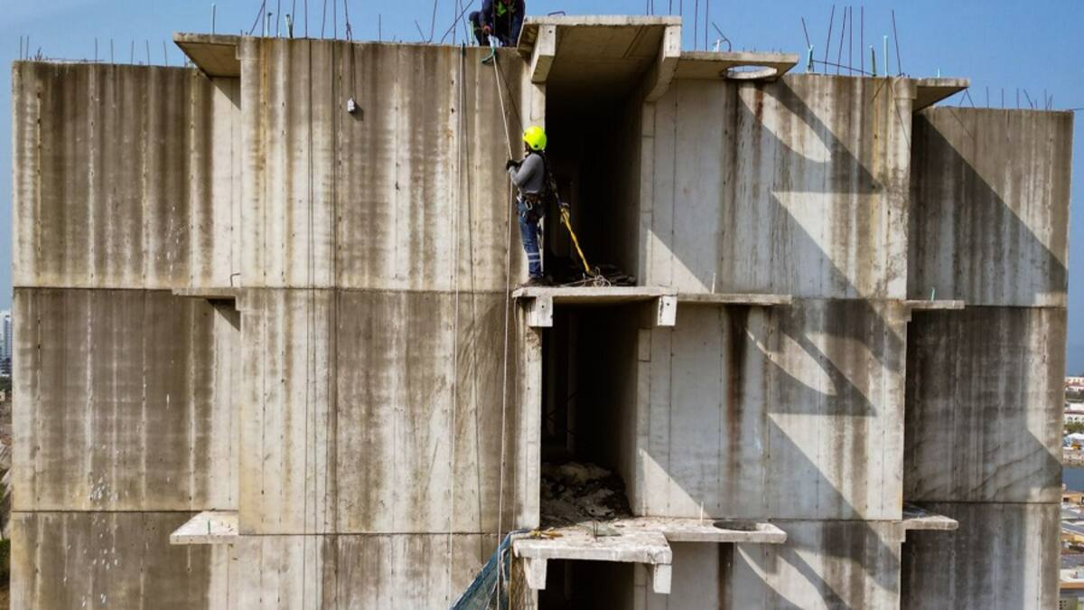 Constructora de Aquarela anuncia acciones legales por toma de posesión de sus oficinas