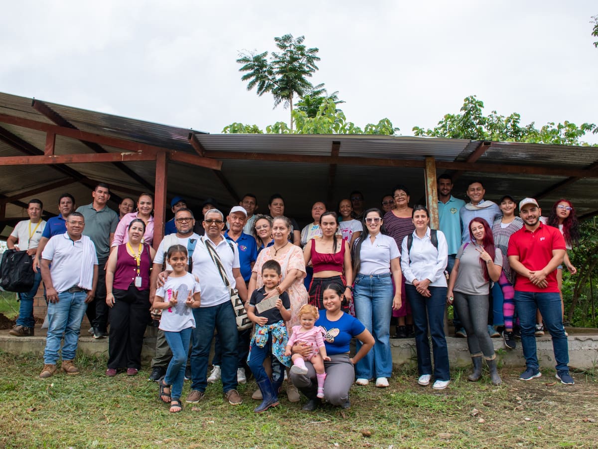 Víctimas, firmantes de paz y jóvenes impulsan la restauración ambiental en El Doncello