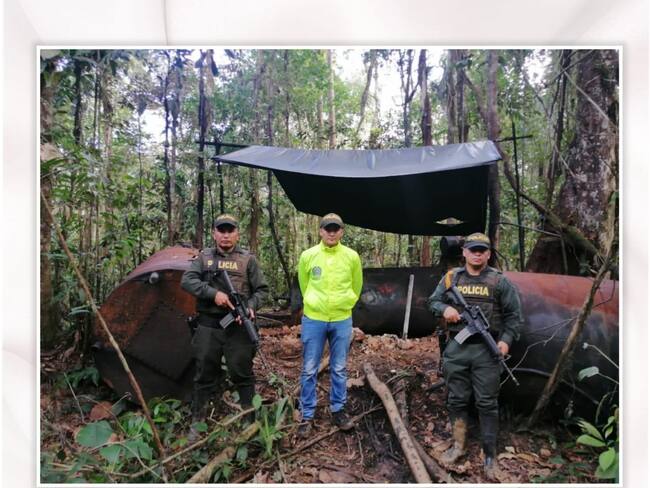 En el lugar se encontraron 2 piscinas artesanales, 6 contenedores plásticos y 120 barriles de crudo avaluados en 1.117 millones de pesos.