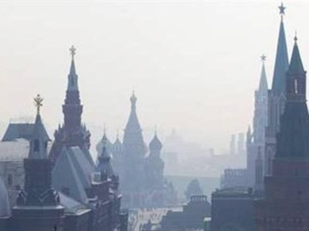 Espesa cortina de humo cubre a Moscú