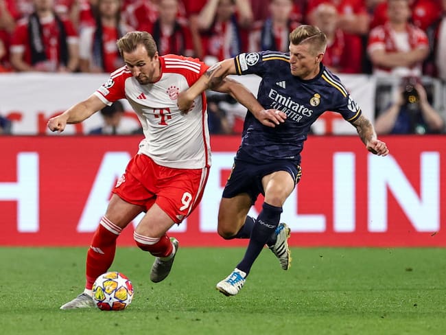 Munich (Germany), 29/04/2024.- Munich&#039;s Harry Kane (L) in action against Madrid&#039;s Toni Kroos (R) during the UEFA Champions League semi final, 1st leg match between Bayern Munich and Real Madrid in Munich, Germany, 30 April 2024. (Liga de Campeones, Alemania) EFE/EPA/ANNA SZILAGYI