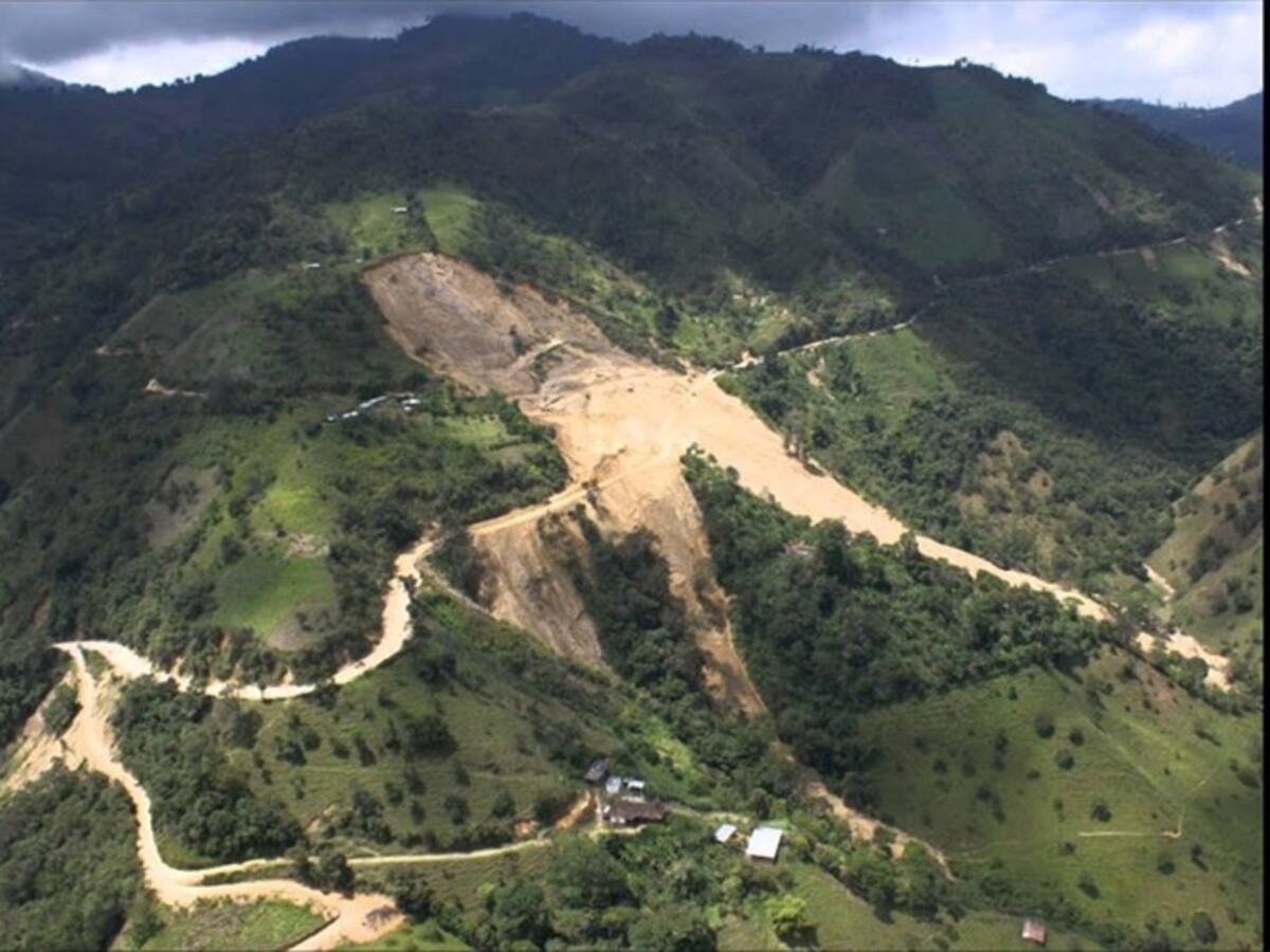 Invías dará solución a emergencia en la vía Los Curos – Málaga con un puente metálico