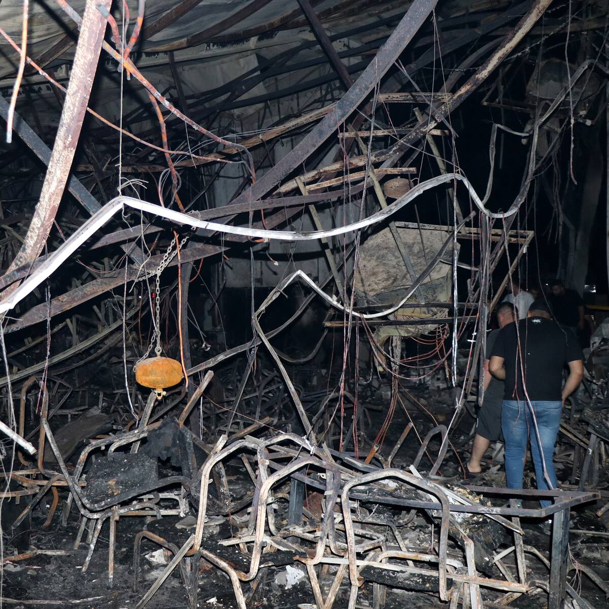 Incendio en una boda deja al menos 100 muertos en Irak