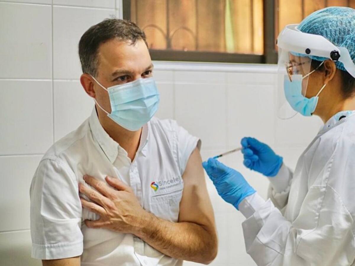 Alcalde de Sincelejo completó esquema de vacunación contra el COVID-19