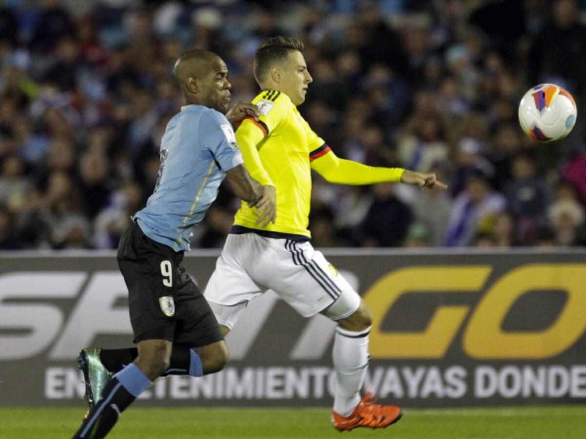 El balón me picó, no lo vi: Santiago Arias sobre el tercer gol uruguayo