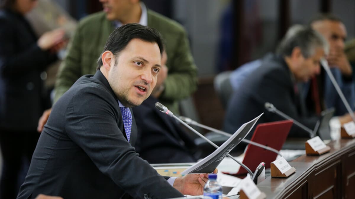 No vamos a ‘pupitrear’ una reforma constitucional: Carlos Fernando Motoa