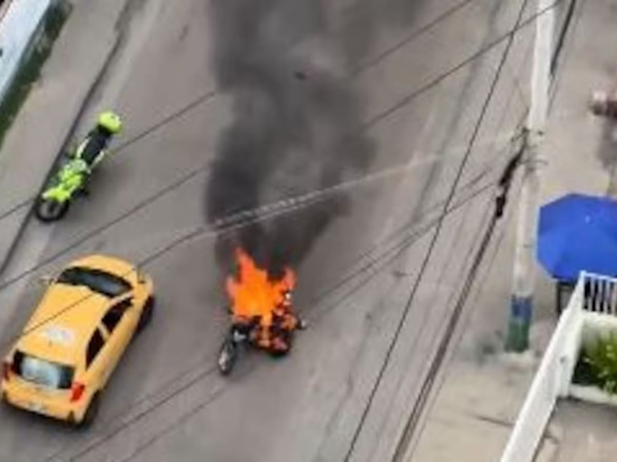 En Marbella quemaron moto a presuntos delincuentes: en el Plan 400 hombre se salvó de linchamiento