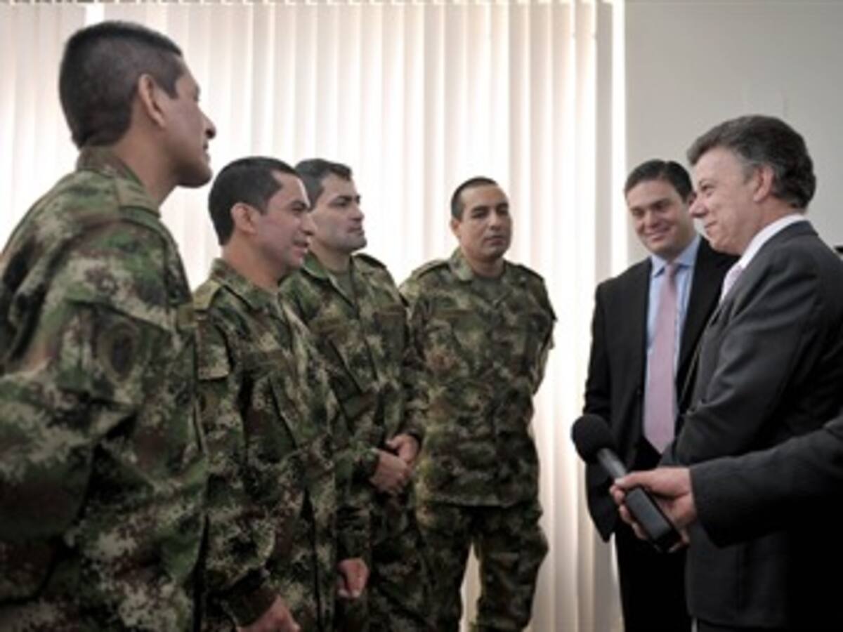 Los liberados fueron tratados de manera inhumana por las Farc: Santos