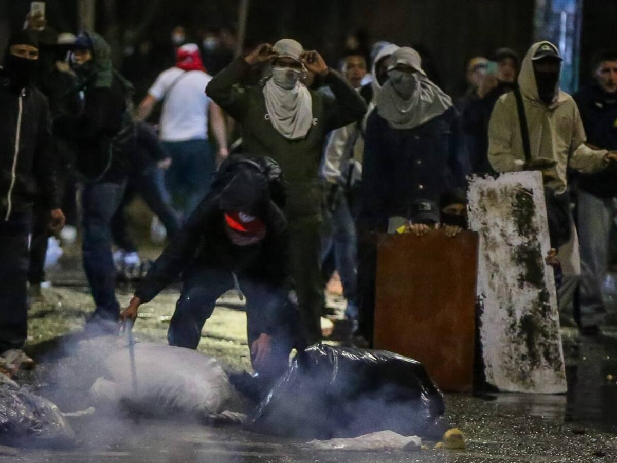 Noche de caos en Bogotá: Disturbios en varias zonas tuvieron en vilo a la comunidad