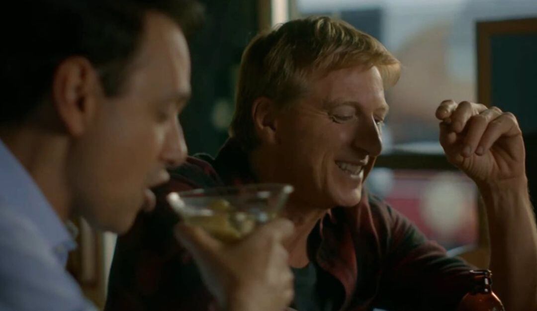 Daniel LaRusso y Jhonny Lawrence protagonizan 'Cobra Kai', una de las series más vistas de Netflix