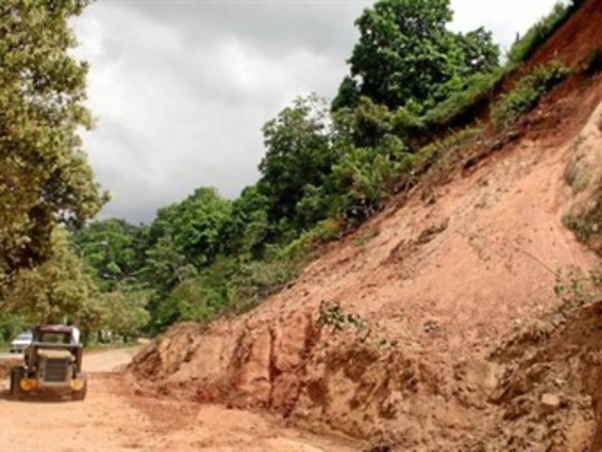 Cerrada la vía Medellín-Manizales por derrumbe