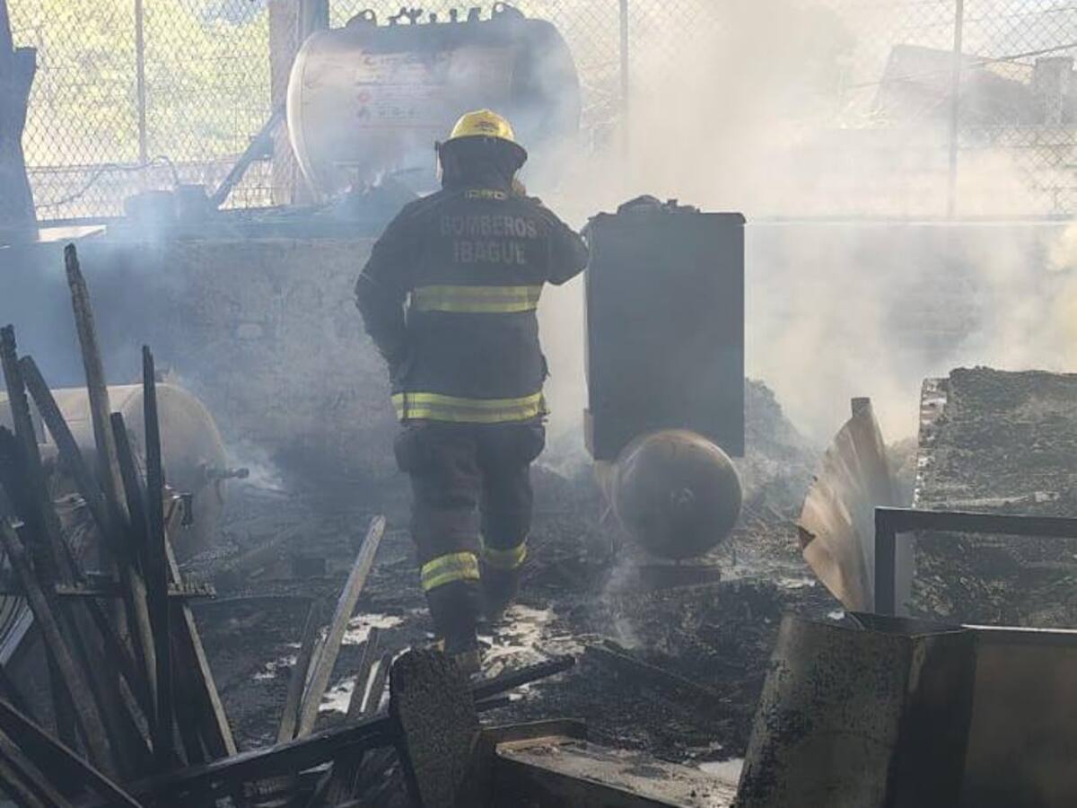 Emergencia en Ibagué: Incendio en fábrica de curtiembres