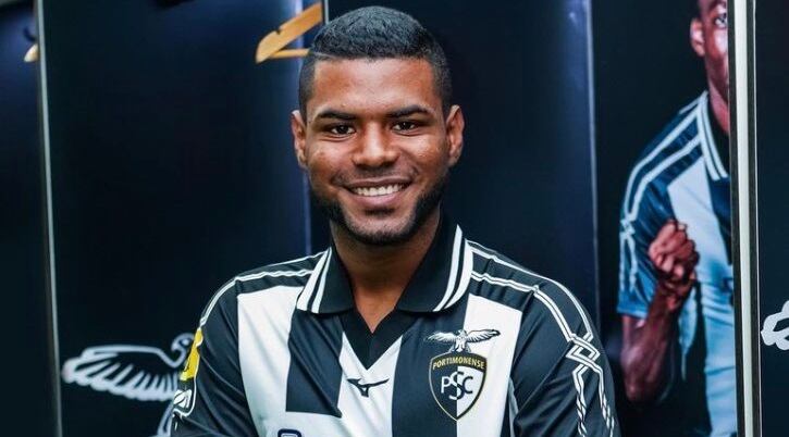Roberto Hinojosa fue presentado en el Portimonense de Portual / @PortimonenseSAD