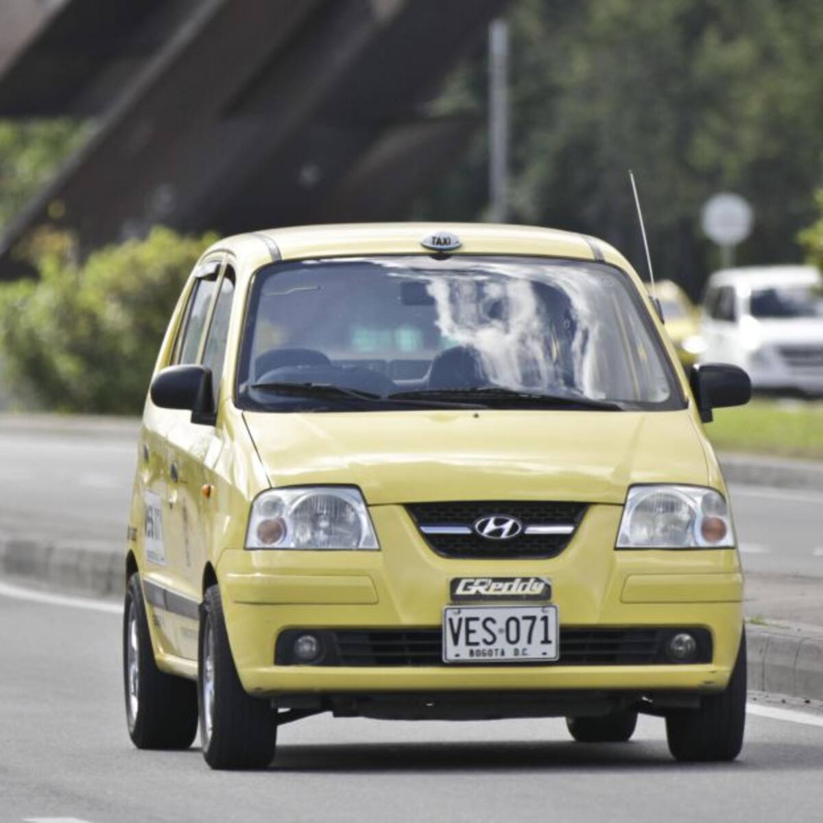 Taxistas de Cali afectados por cierres de establecimientos de diversión