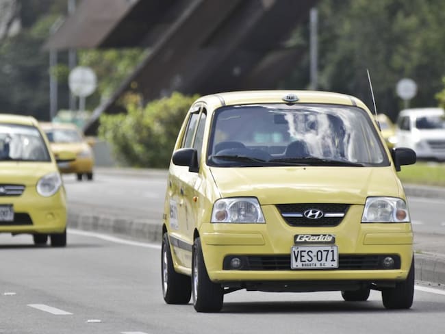 Taxistas piden a los bancos congelar deudas por falta de usuarios