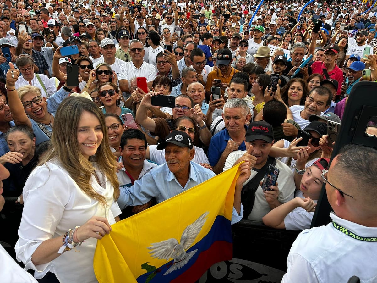 Paloma Valencia le respondió a Iván Cepeda: “Que miren en internet quién es el que abraza asesinos”