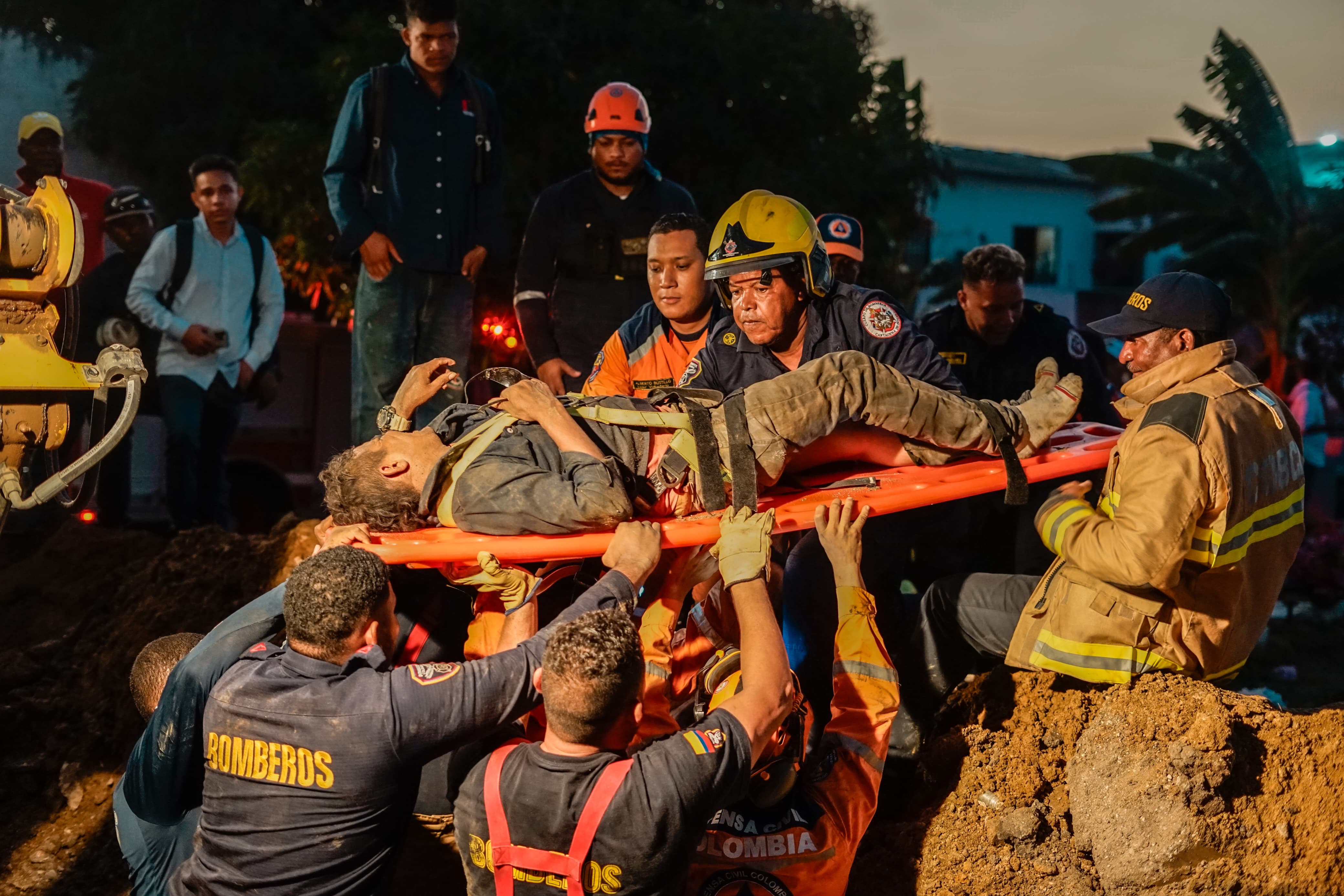Rescatados con vida dos obreros que habían quedado sepultados en una excavación