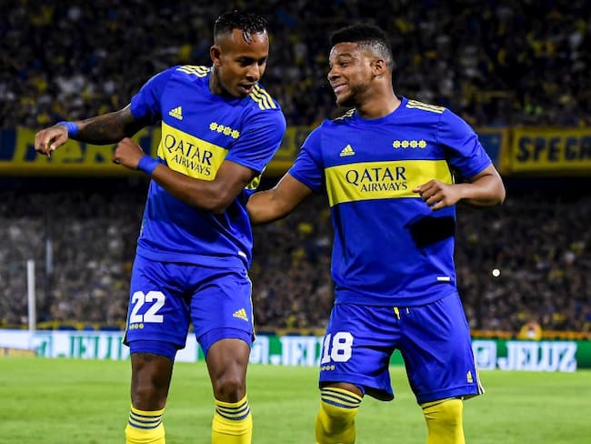 Sebastián Villa y Frank Fabra celebran un gol para Boca Juniors (Photo by Marcelo Endelli/Getty Images)