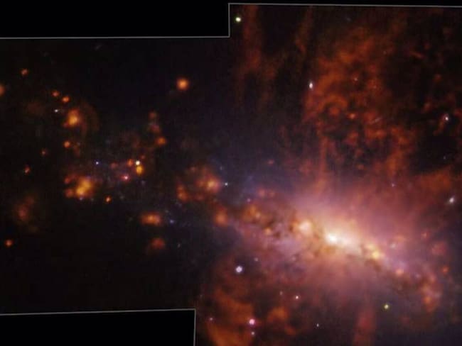 19/04/2024 Gas (en rojo, arriba y abajo) es expulsado de la galaxia cercana NGC 4383.
POLITICA INVESTIGACIÓN Y TECNOLOGÍA
WATTS ET AL, 2024
