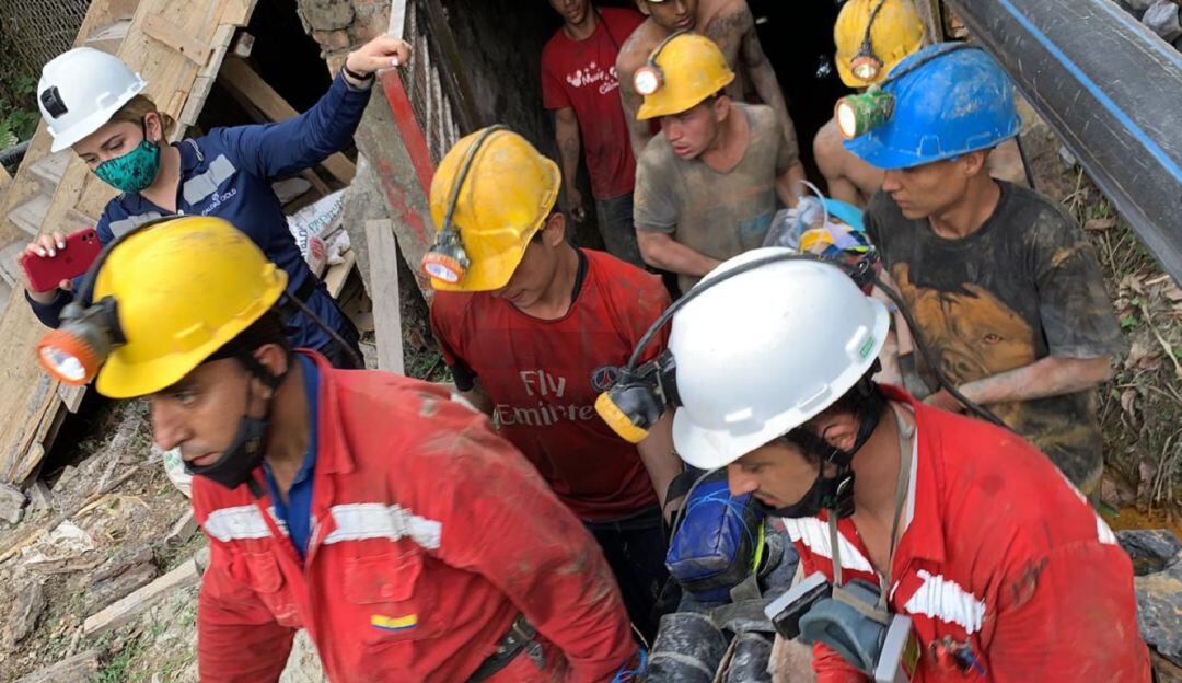 Rescate de un minero en Marmato