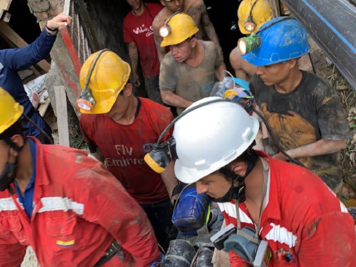 Dos mineros fueron rescatados tras desprendimiento de roca en una mina