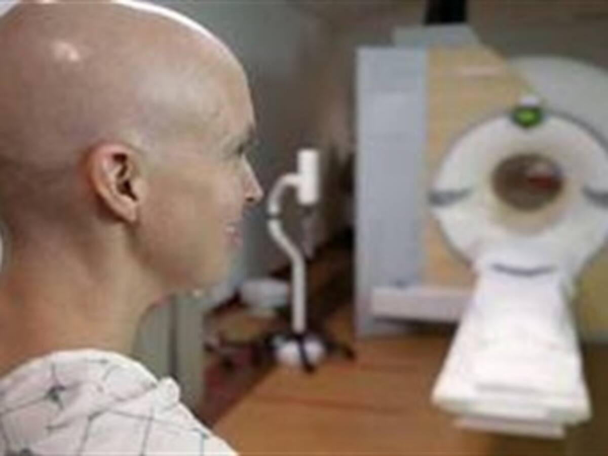 Una mujer con cáncer espera desde hace tres años una autorización para quimioterapias