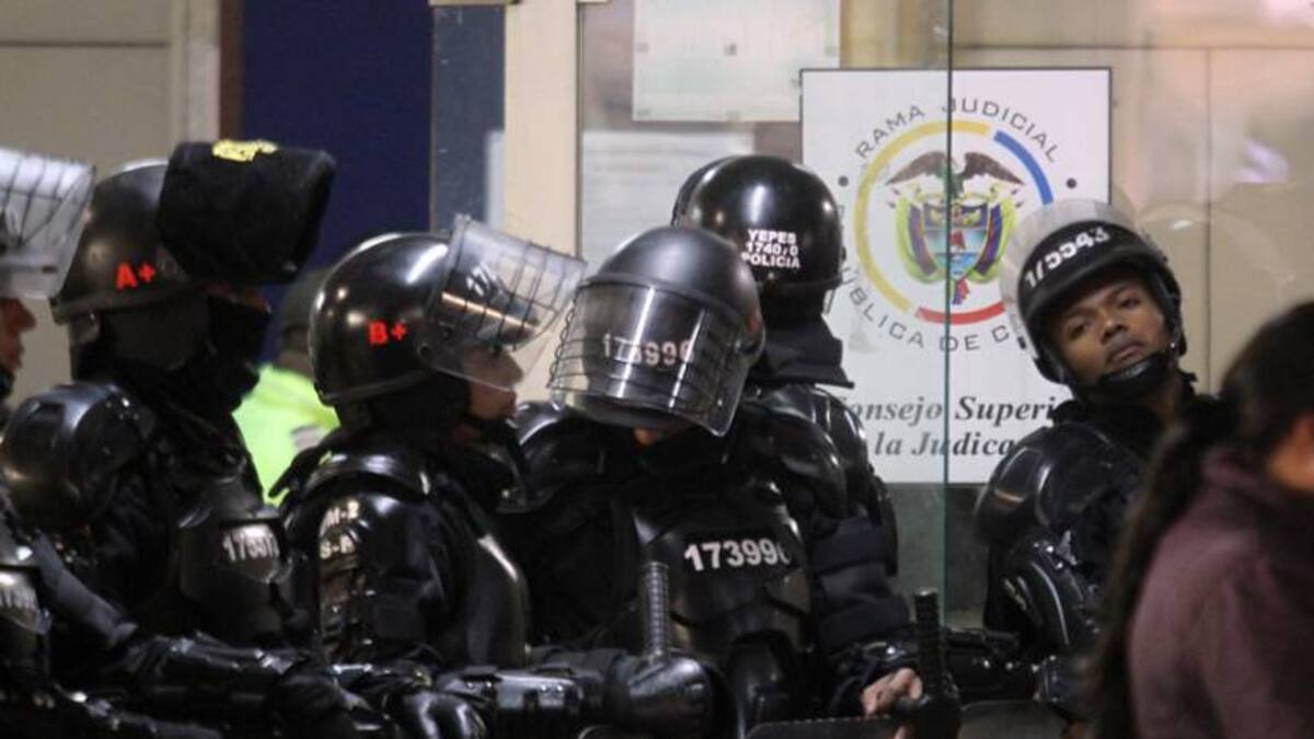 No hay protesta pacífica en el paro camionero, son actos de vandalismo: Subdirector Policía Nacional