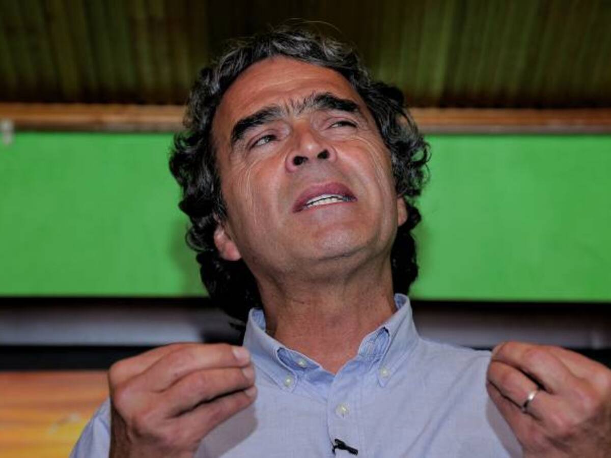 Sergio Fajardo no descarta acuerdo con De la Calle y se aleja de Petro
