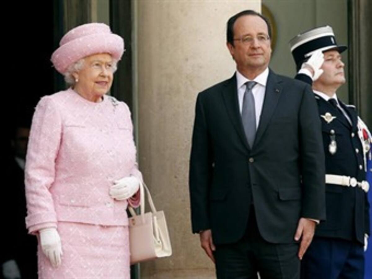 Sombreros de la Reina Isabel II causan problemas en su visita a Francia