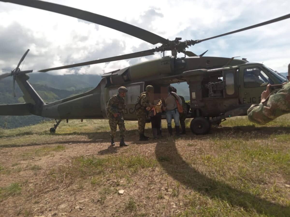 Ejército evacuó a cinco personas de Ituango, Antioquia, tras amenazas del Clan del Golfo